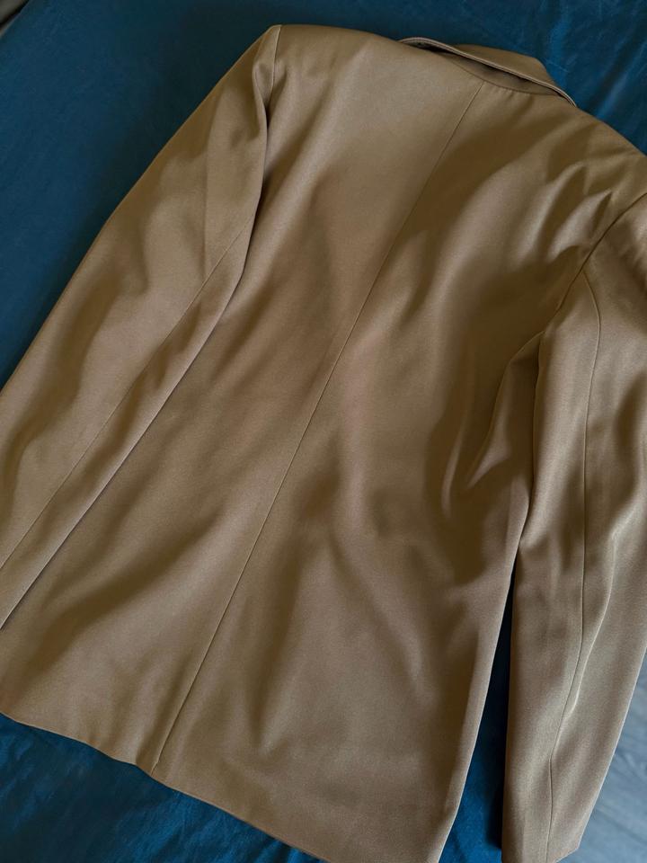 Коричневый женский пиджак