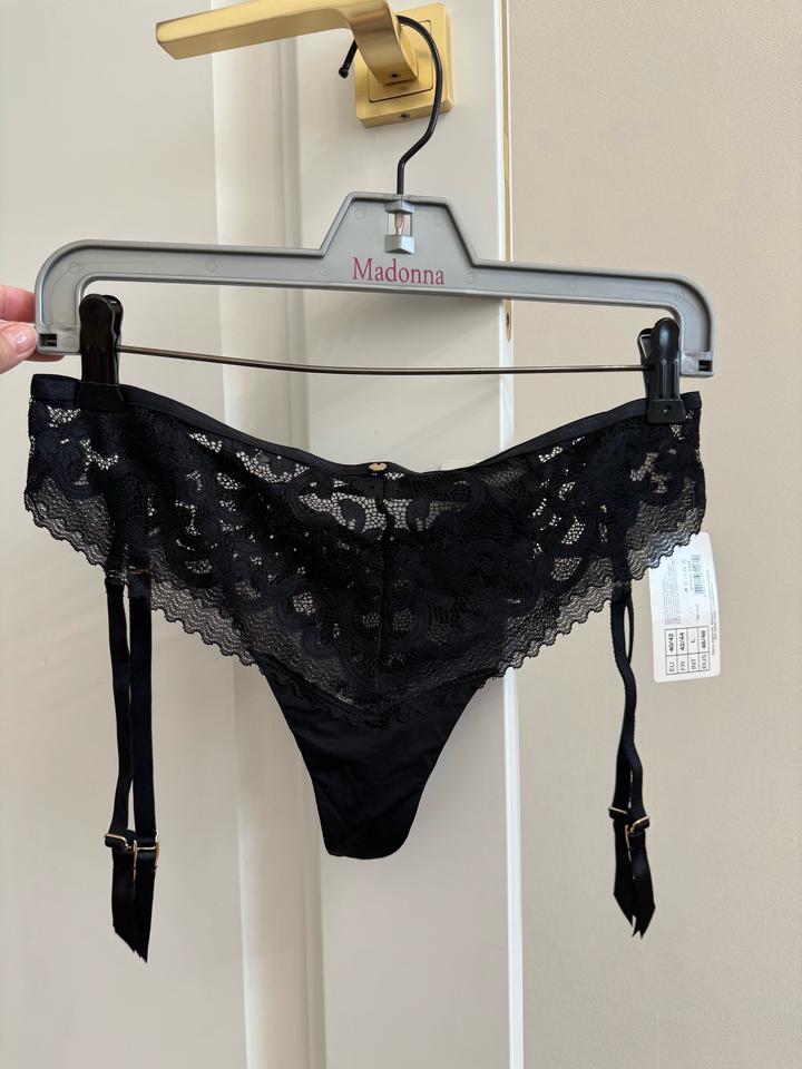 Rose and petal пажи