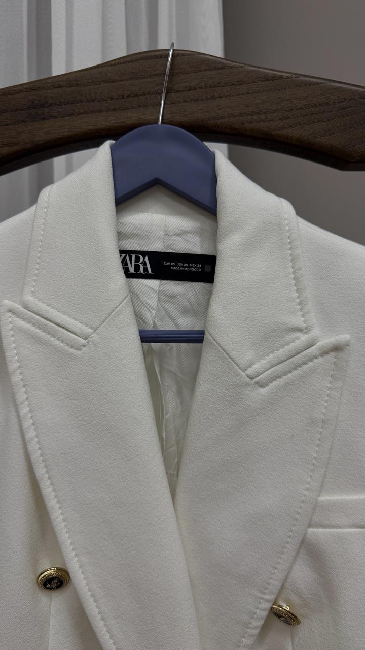 Белый пиджак Zara оригинал новый размер XS