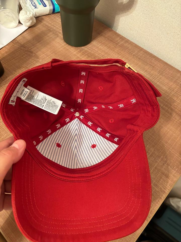 Tommy Hilfiger красная кепка (оригинал)