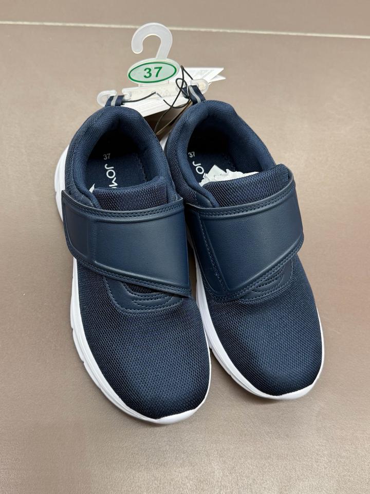 Кроссовки женские