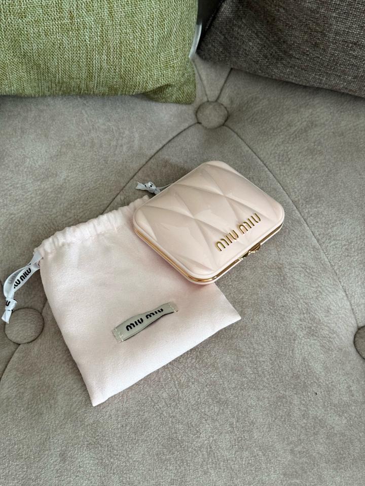 Сумочка от Miu Miu Beauty