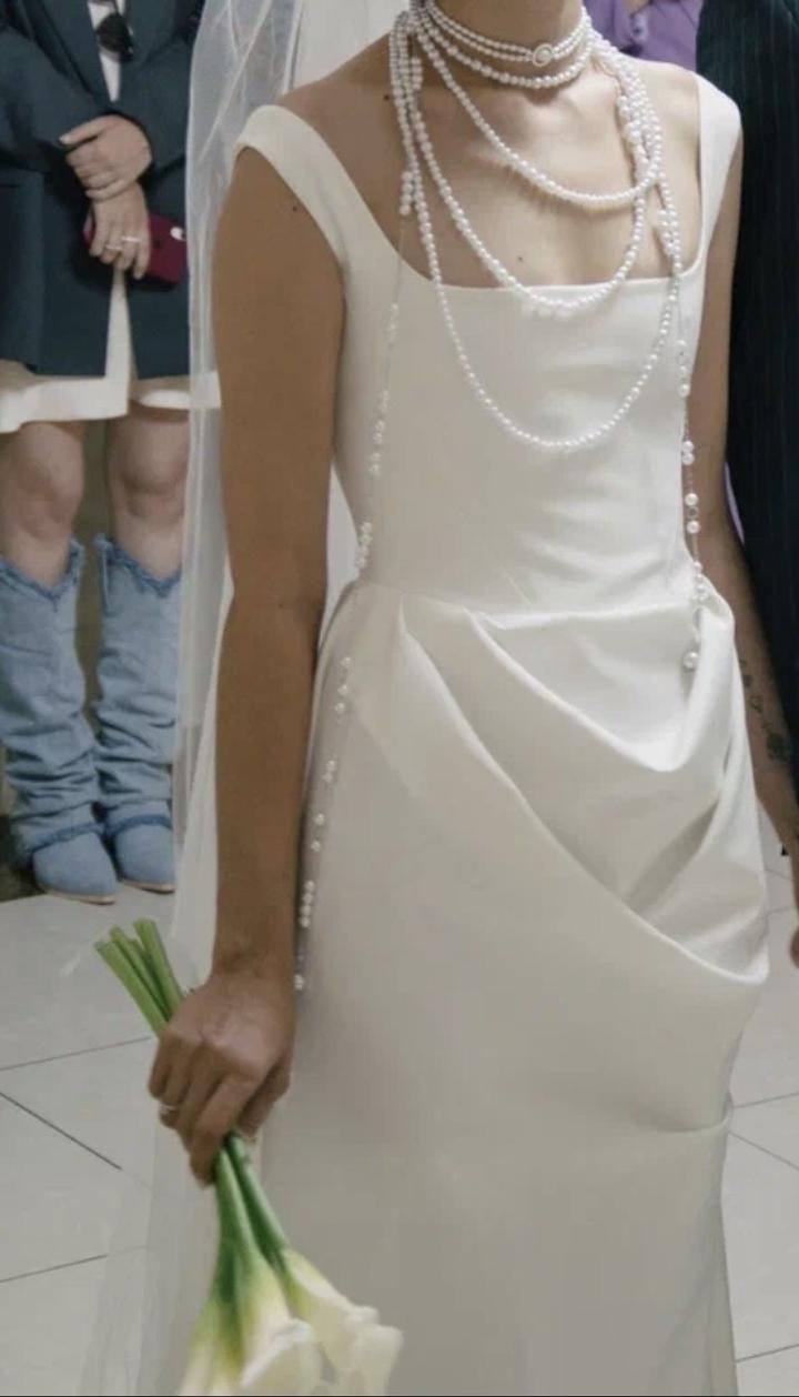 Белое платье