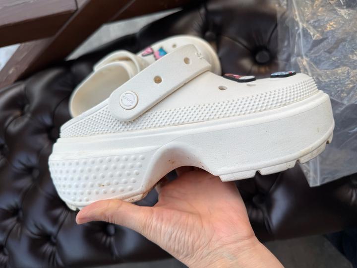 Кроксы белые