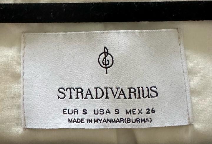 Белый пиджак от stradivarius