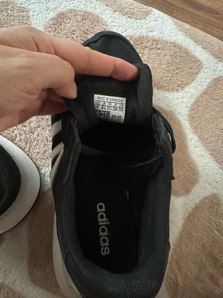Кроссовки Adidas