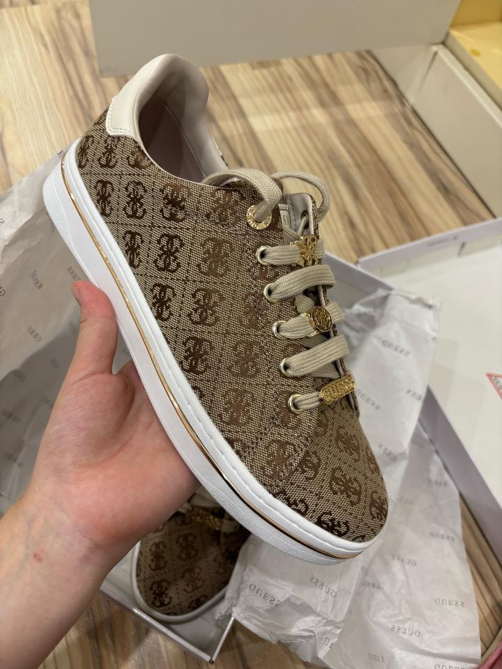 Кеды от Guess