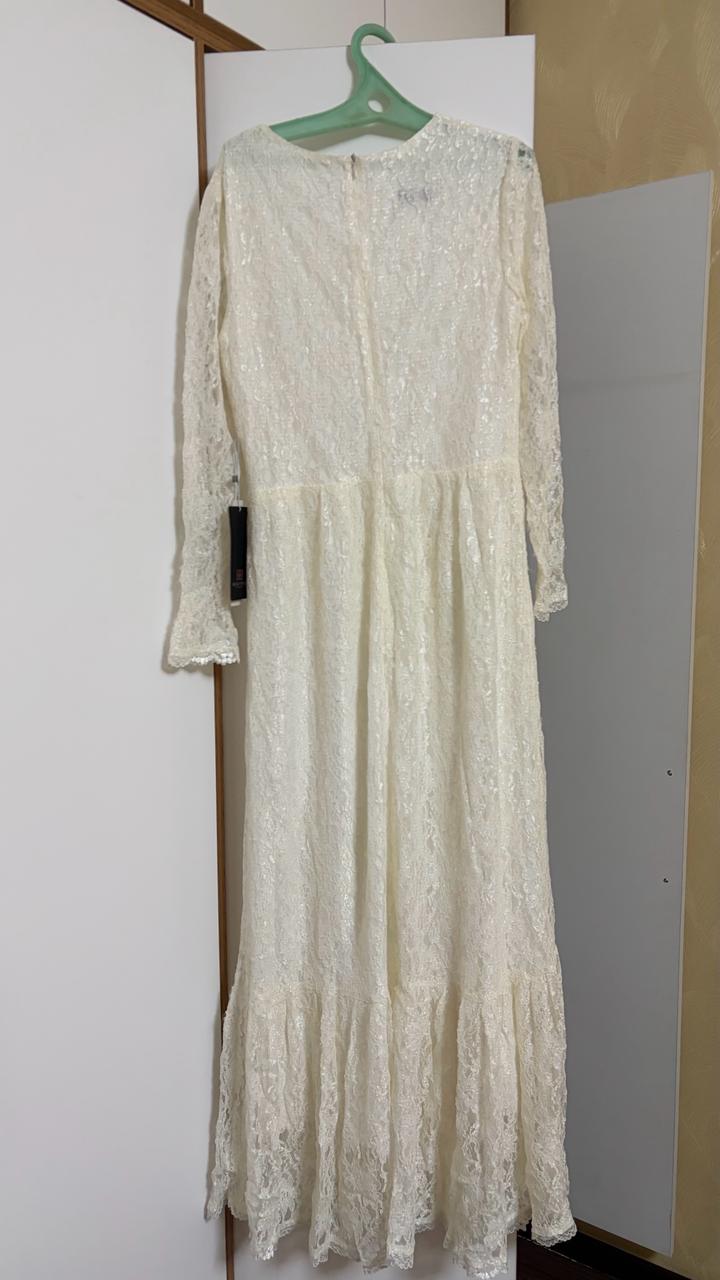 Белое платье