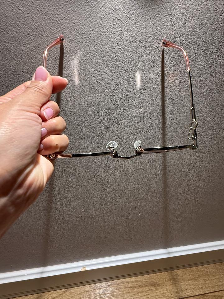 Солнцезащитные очки с чехлом