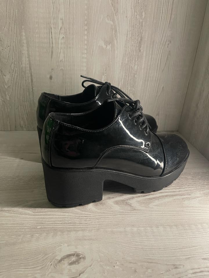 Черные лаковые туфли Cropp