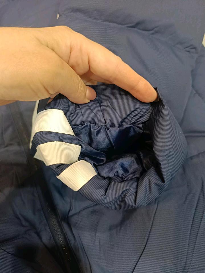 Пуховик новый Adidas оригинал, размер М