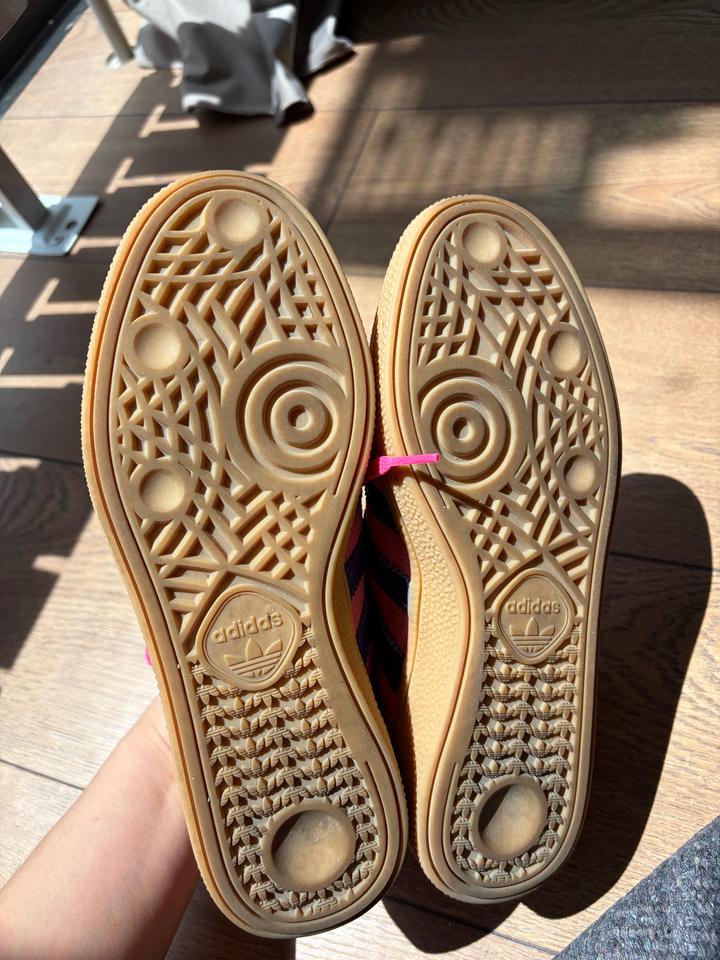 розовые кроссовки adidas spezial