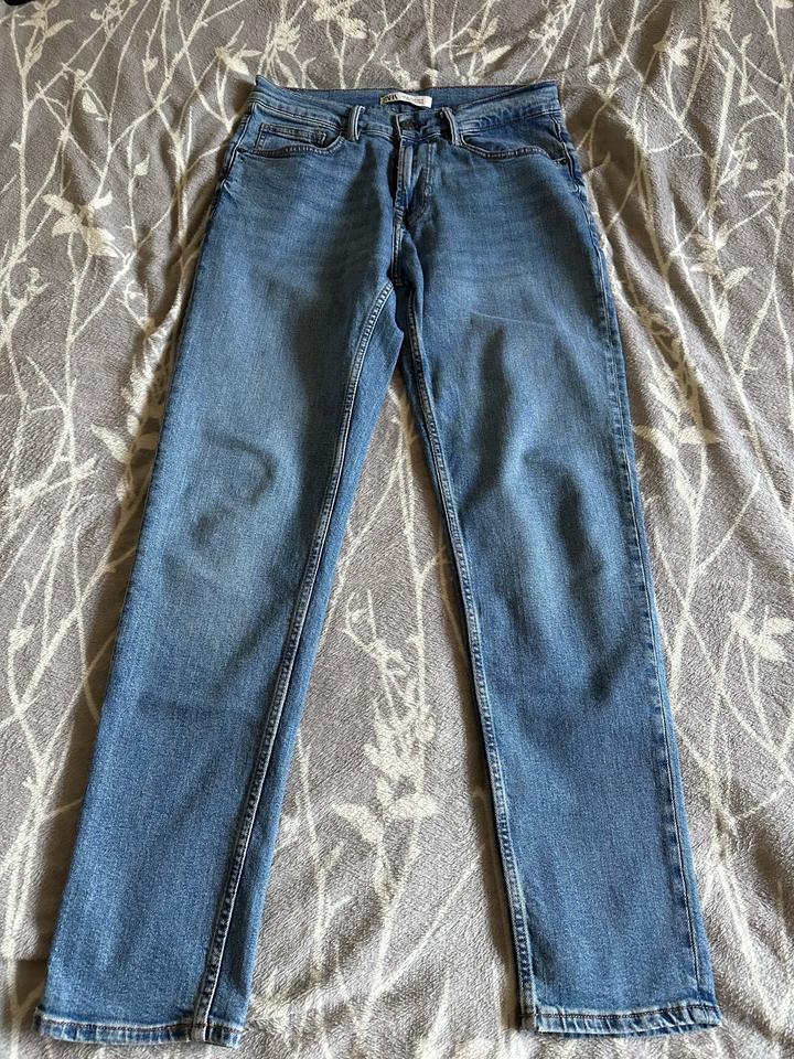 Джинсы Zara