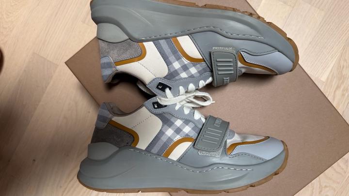 Кроссовки женские Burberry 37 Р