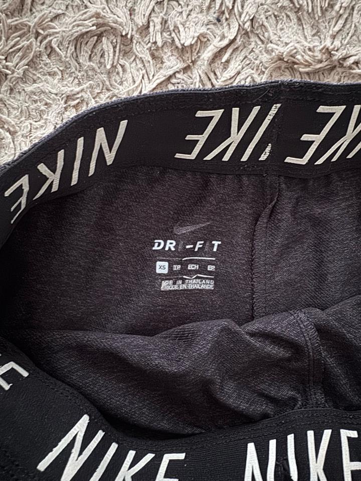 Спортивные шорты Nike
