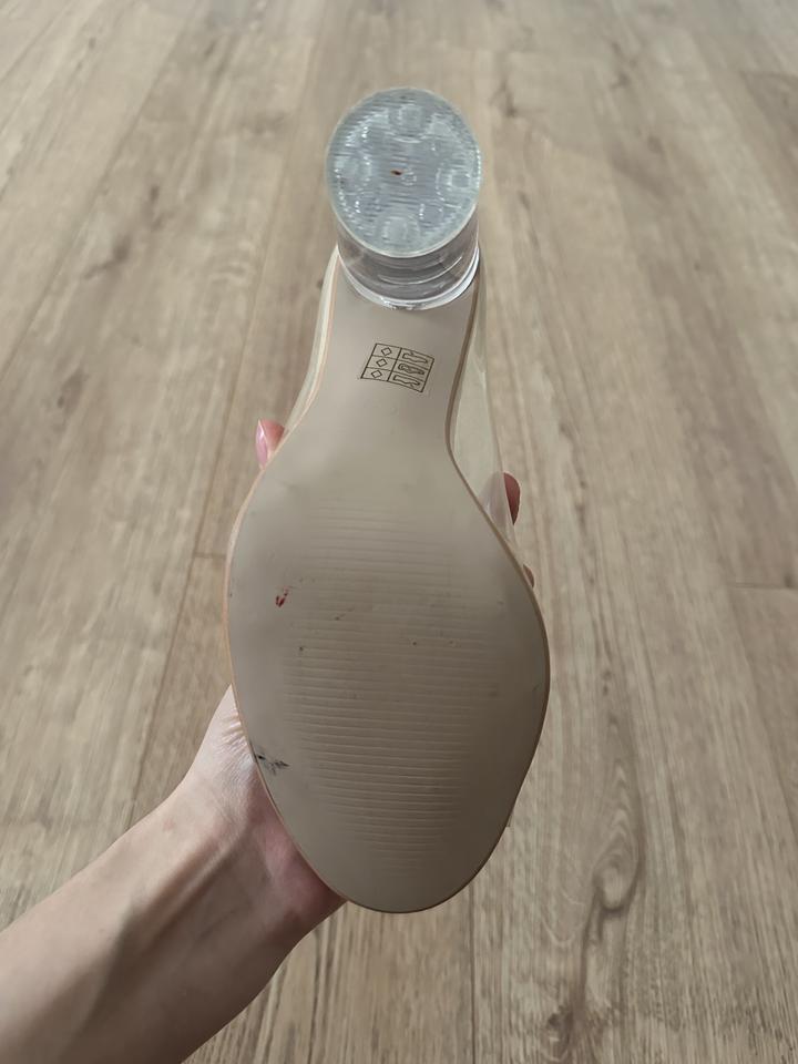 Прозрачные туфли