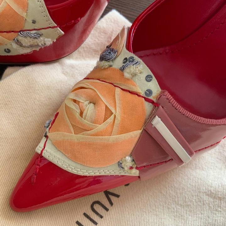 Красные лаковые туфли Louis Vuitton