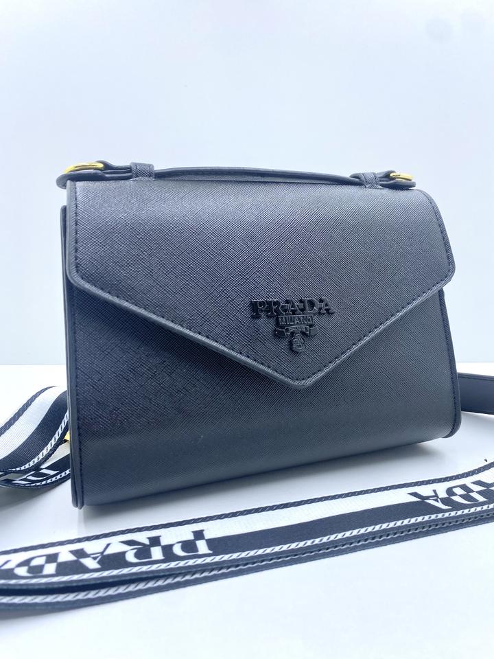 Prada монохром