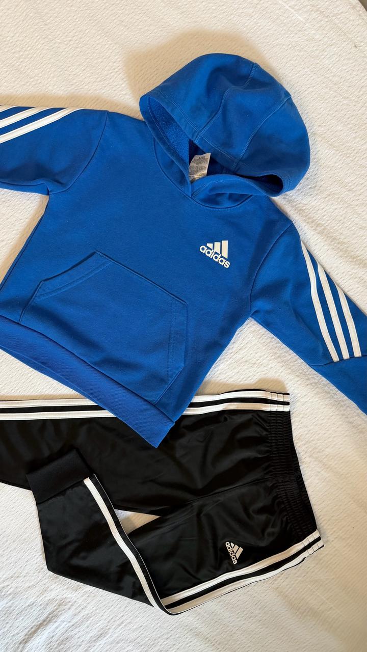 Спортивный костюм adidas на мальчика