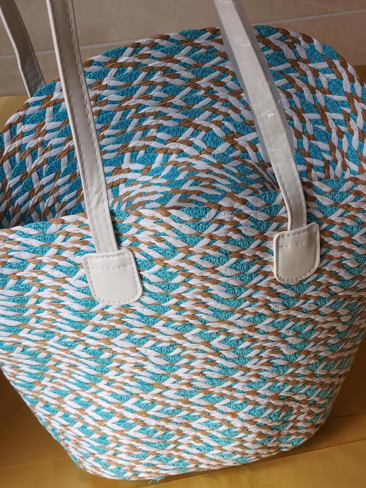 Плетёная сумка с шляпой