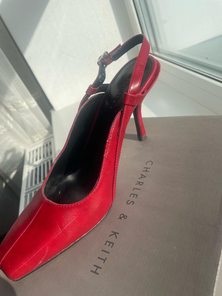 Туфли красные Charles & Keith