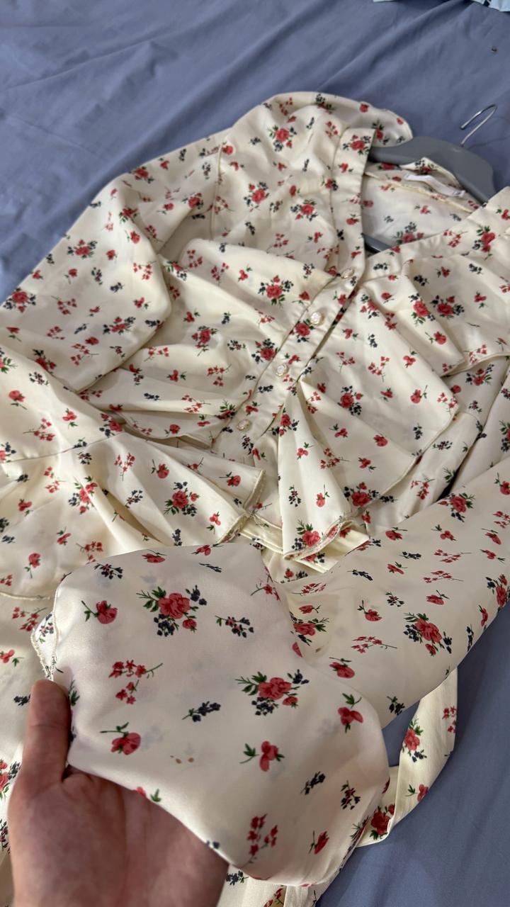 Продаю потрясающее женственное платье, которое влюбит в себя с первого взгляда.