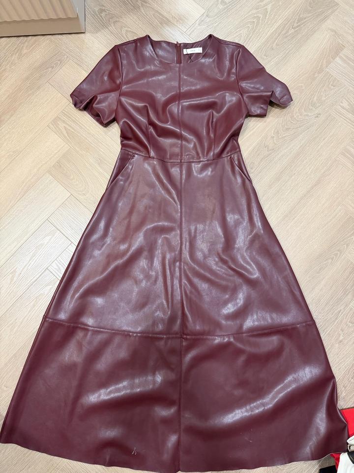 Платье mango из нежной кожи в модном цвете