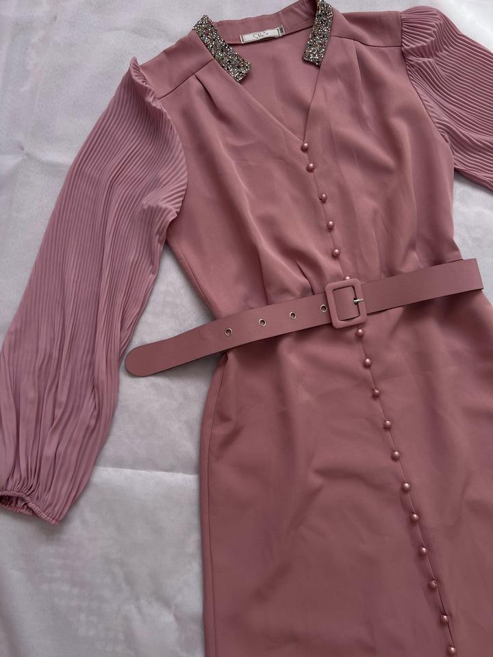 Розовые платья