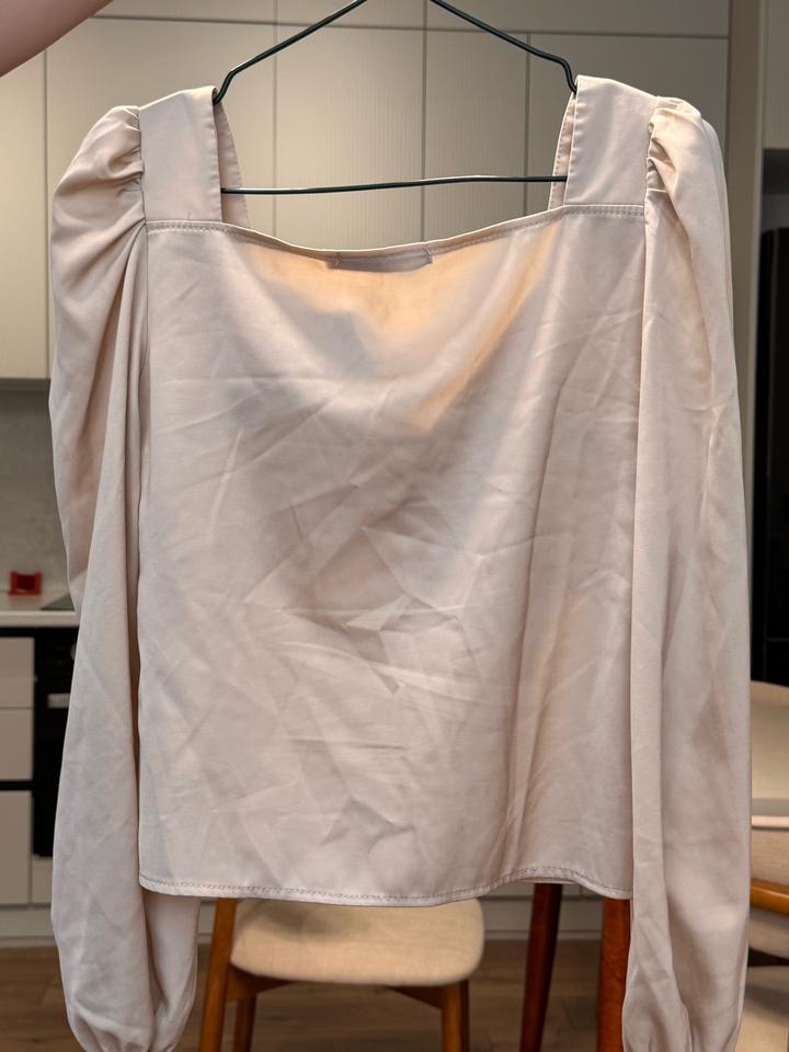 Бежевая блузка