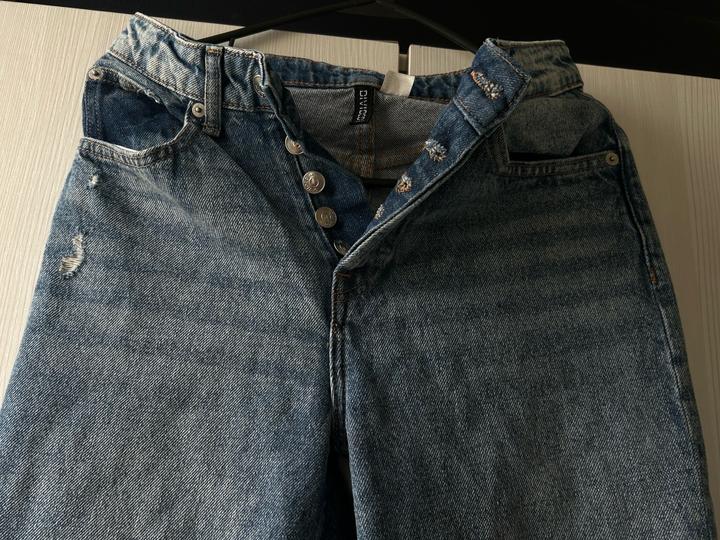 рваные джинсы