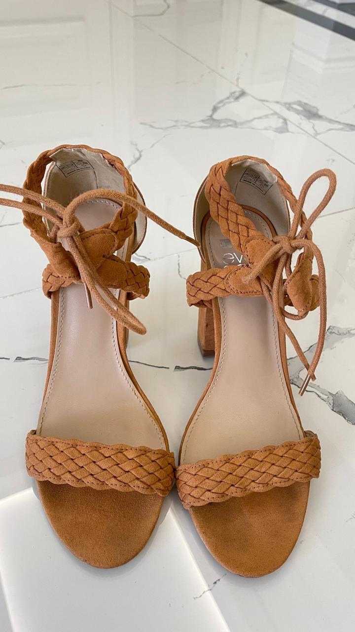 Босоножки на каблуке 1+1