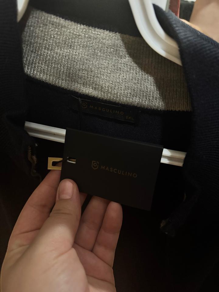 Кофта на замке