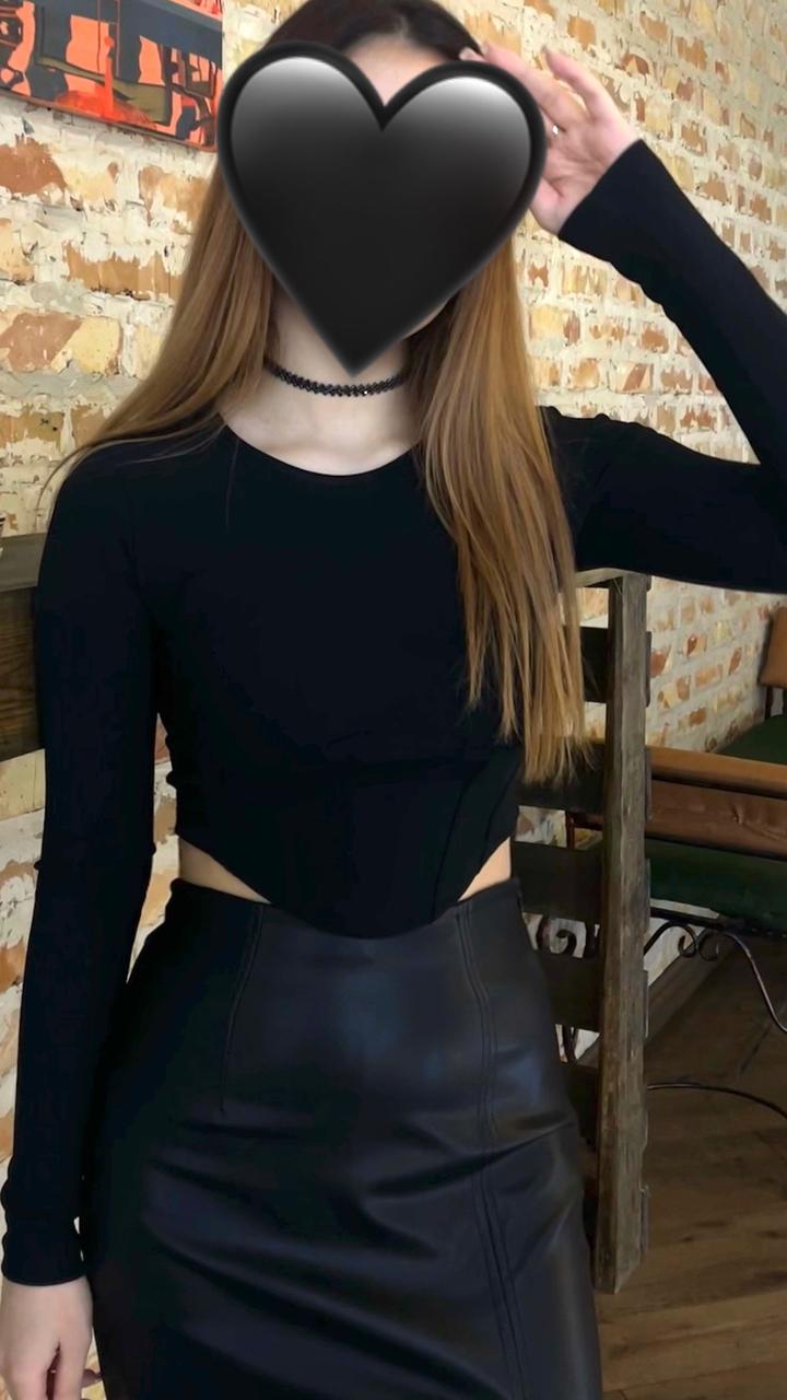 Кофта черная с имитацией корсета