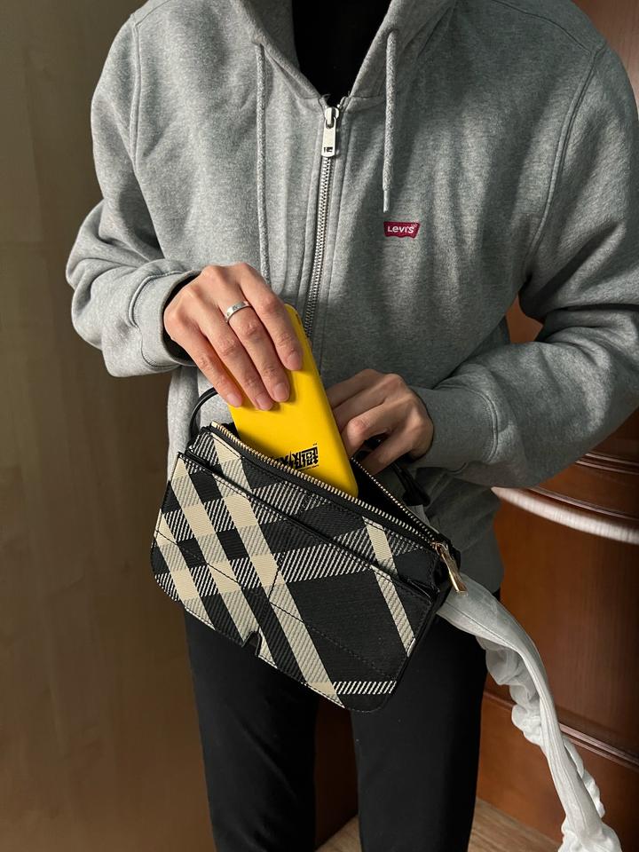 Burberry та самая сумка