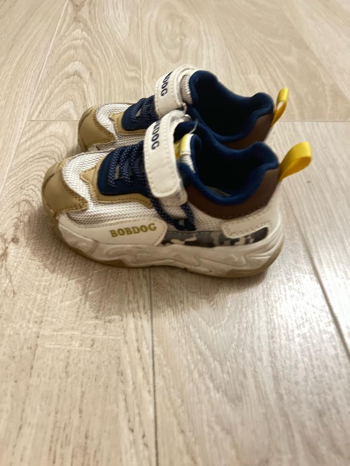 Детские кроссовки