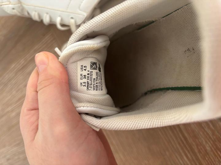 Белые кроссовки Lacoste 36