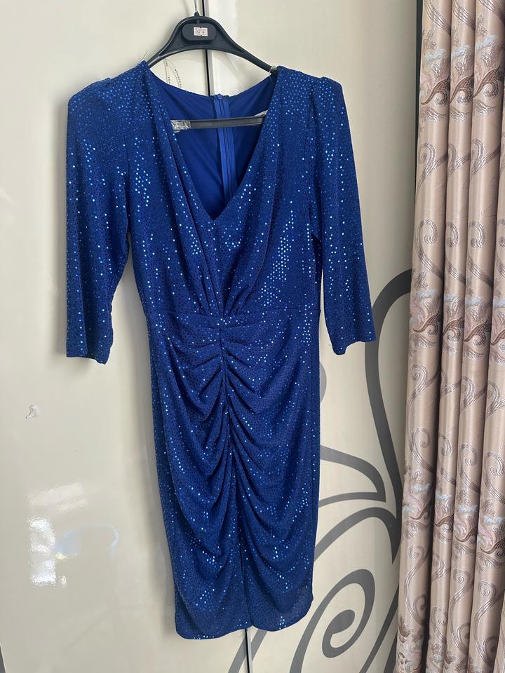 Продам эффектное вечернее платье в глубоком королевском синем цвете.