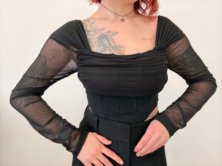 Корсет с сеткой на рукавах