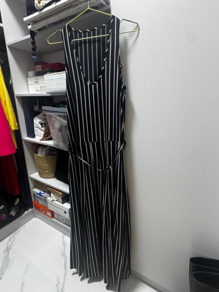 Черное платье в белую полоску(вертикальную) купленное в японии