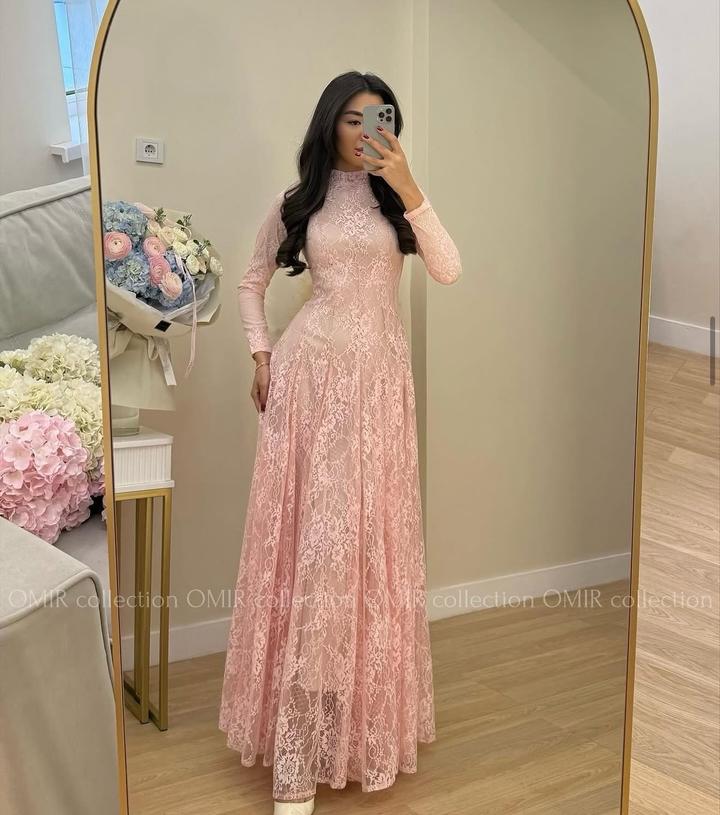 Розовое платье