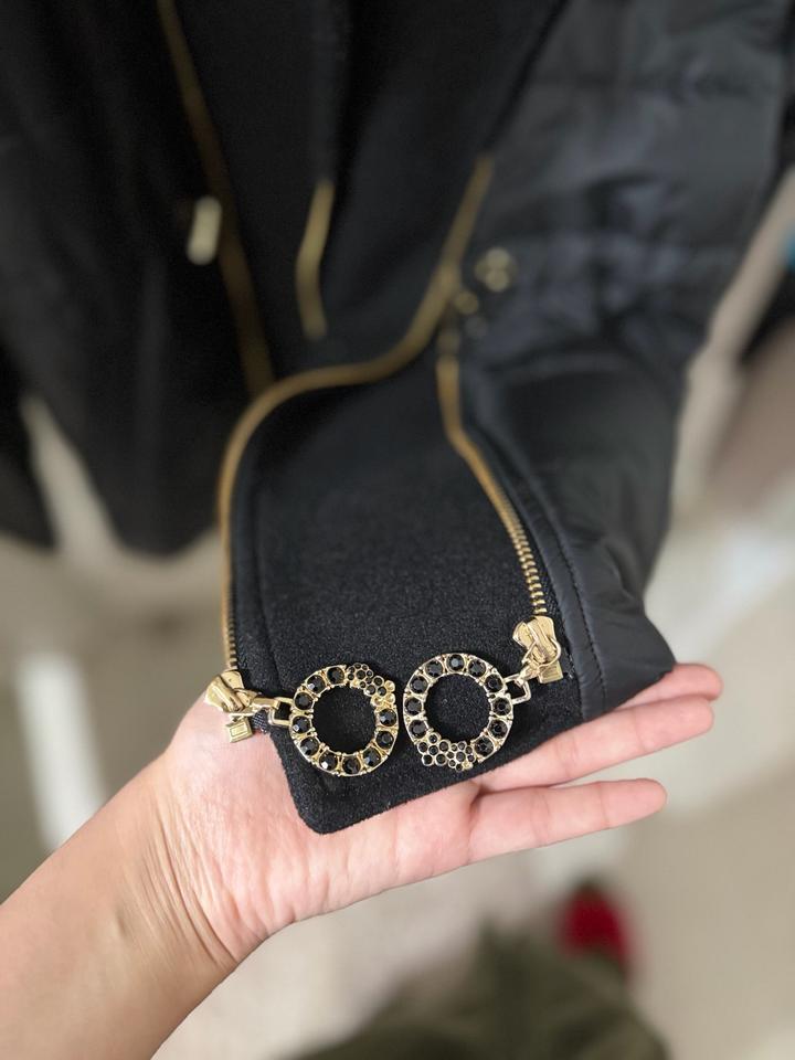 Черная куртка Lasagrada