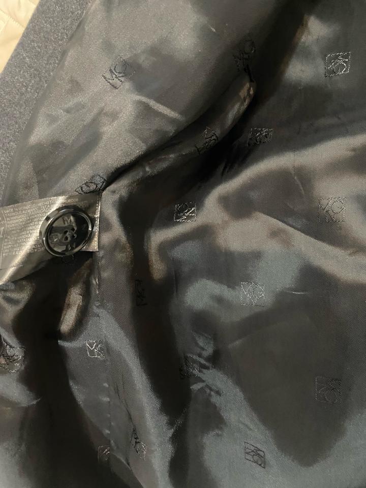 Демисезонное шерстяное пальто от Mango