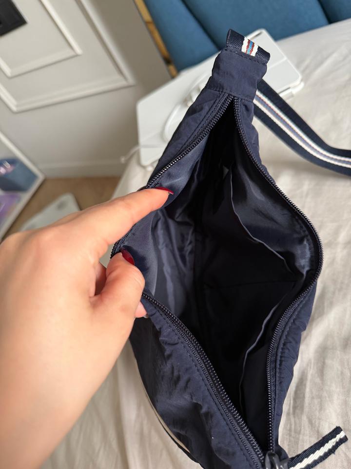 Синяя бананка Uniqlo