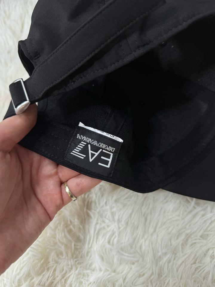 Кепка от Armani