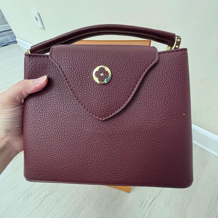 ✨ Louis Vuitton ✨Элегантная сумка Louis Vuitton в роскошном бордовом цвете.