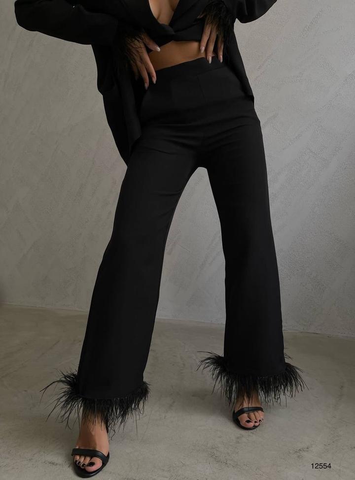 Костюм с перьями