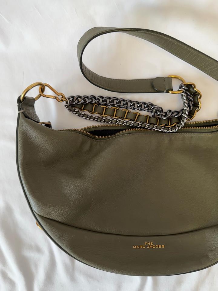 Сумка-багет женская Marc Jacobs.