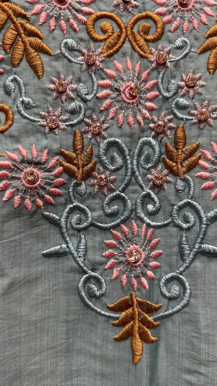 Летнее закрытое платье