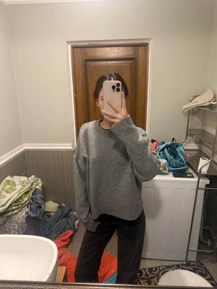 серый свитшот Bershka