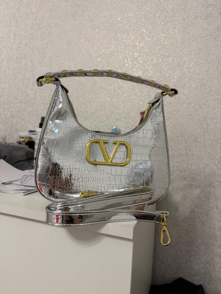 Valentino Garavani VLogo стиліндегі хобо-сөмке